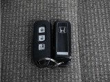 ◆スマートキー◆カギをバッグやポケットに入れたままでもドアロックの開閉ができる『スマートキー』付き!雨天や暗くなってもカギを取り出す必要がなくドアの開錠&エンジンも始動できます