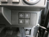 トラクションコントロール装備です。すべりやすい路面での発進時や加速時にタイヤの空転を抑え、駆動力確保に貢献する機能です。詳細は販売店スタッフまでおたずねください。