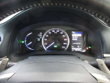 クラウンをはじめ、多くのハイブリッド車に採用されていアナログ式エコインジケーターを装備。