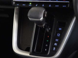電動パーキングブレーキ・ブレーキホールドを装備してます。ホールド機能は信号待ちが多い一般道で疲労軽減になり、大好評です!