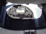 荷室床下や車載工具なども確認できます。