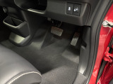足元がすっきりしているので運転しやすそうですね☆