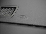 ◆助手席エアバッグ◆SRSエアバッグは、シートベルトだけでは防ぎきれない衝突時の衝撃から乗員を守るための安全装置。衝突時に瞬時に膨らみ、頭部や胸部がダッシュボードに直接衝突するのを防ぎます。