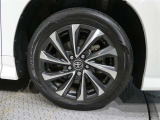 ご覧の車両以外にも多数のU-Carを展示販売しております。