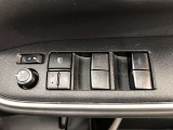 パワーウィンドは今や当たり前の機能ですが、無いと困る機能です。運転席からの操作で、全席の窓を振るオープンにしたり、フルクローズが可能です。