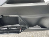 助手席ドア内側 車検証入れなど収納有り