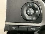 クルーズコントロールを装備しています。高速道路などで一定の速度で走ってくれるので運転が楽ですよ!速度を設定できますので、スピードの出しすぎにも注意できます。