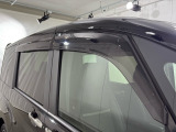 ★ドアバイザー★雨天時に窓を開けても濡れにくく車内に雨が入り込むのを防ぎながら換気ができます(^^♪
