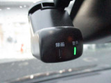 衝撃検知機能付きドライブレコーダーを装備しています♪万が一の事故時の記録を残すと共に、安全運転の意識も高まります!また旅行の思い出作りにも一役買いますね♪