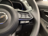 MRCC(マツダレーダークルーズコントロール)は先行車との車間を維持しながら追従走行を行い、長距離でのドライバー負担を軽減させてくれます。