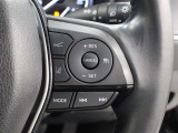 レーダークルーズコントロール作動時に車線維持に必要な運転操作の支援を行う「レーントレーシングアシスト(LTA)」を搭載しています。