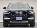 【キドニーグリル】BMWの代名詞。一目見ただけでBMWであると認識できる確固たるアイコンとして存在感を放ちます。