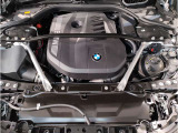 【BMWエンジン】革新的なガソリン・エンジン・テクノロジーによる高性能かつ高効率。レスポンスの良いパワーを発揮。常にスムーズな吸気を実現しアクセル開度にダイレクトに反応しドライビングを楽しく演出。