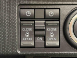 両側パワースライドドアウェルカムオープン機能 降車時にスイッチで予約しておけば、乗車時に電子カードキーを持ってクルマに近づくだけでパワースライドドアが自動でオープン♪