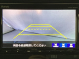 バックでの車庫入れも安心です!リアカメラが付いているバックモニター付のナビを装備しております。操作線もついており距離感も画面から確認できます。