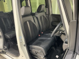 乗降がしやすい運転席。高さが調節できて小柄な方でも運転しやすいポジションをとることができます。