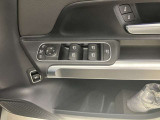 メモリー付き電動シートも装備されておりますのでシート位置を3パターン記憶できます。