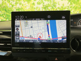 画面には地図が表示され、現在地や周辺の道路を確認しながら目的地までの移動をサポート。タッチ操作で画面を見やすく、普段のお出かけにも活用できます。