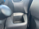 運転席 ドリンクホルダー