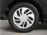 ◆純正ホイール装着車◆シンプルなデザインのホイールキャップ付きです。