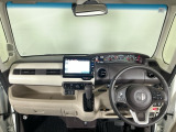 【前方視界】開放的な前方視界!運転がしやすく疲れにくいです♪窓が大きく、見通しがとっても良いおクルマですよ♪