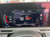 3つのドライブモードをシステムが自動制御。通常走行モードに加え、加速・減速が強めなSPORTモード、省燃費かつワンペダルドライブができるECOモードを搭載(停止にはブレーキペダルを踏んでください)。