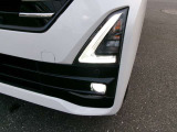 LEDヘッドランプ。夜間ドライブ安心。ハイビームアシスト。ヘッドランプのハイビームとロービームを自動切り替え。常に良好な前方視界の維持をサポート。