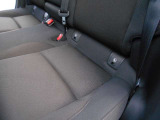 【ISOFIX(アイソフィックス)】お子様がいらっしゃるご家庭は必見!後席にチャイルドシートを直接金具に固定出来るISOFIX規格対応の座席です♪シートベルトのみを使用しての固定よりも安定します!