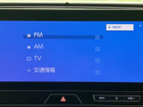 FM・AMラジオやテレビ、交通情報を選べるメニュー画面です。音源や情報を画面上で確認して切り替えられるため、日常の移動中に必要な機能へアクセスしやすくなっています。