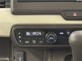 オートエアコンで車内も快適です。冬や雨の日の室内の結露防止等コンディションに加えて、冷え過ぎ、暖め過ぎに因る燃費を悪化を防ぎます。一度、温度を設定すれば自動的に過ごし易い温度に調整してくれますよ。