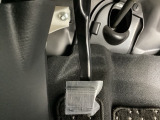 パーキングブレーキはフット式なので運転席と助手席の間はすっきり、移動も楽々です。さっと手が届く位置にATセレクトレバーやエアコンスイッチなどがあり操作性に優れています