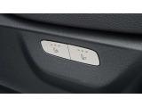 【リアシートヒーティング&ベンチレ-ション】後席に三段階で調節が可能なシートヒーターとシートエアコンを装備しております。季節を問わず快適にご使用いただけます。』
