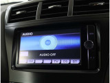 <Bluetooth>スマートフォンなどの機器と車をBluetoothで接続すると、ワイヤレスで音楽を再生できます。