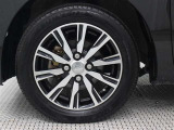 純正アルミホイールは精度が高く、走行の安定性が優れています。タイヤサイズ155/65R14