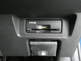 純正ETC2.0付 料金所もスムーズに通れ、割引料金の適用もあります。ビルトインできれいに収まっており、見た目もスマートです。
