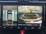 パノラミックビューモニター付きです。車両を上から見たような映像をディスプレイオーディオ画面に表示。運転席からの目視だけでは見にくい、車両周辺の状況をリアルタイムでしっかり確認できます。