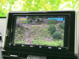 停車中にテレビ番組を視聴できる画面を備えています。見やすい大きさで映像を楽しめるため、休憩中のひとときにも便利です。車内で過ごす時間に活用いただけます。