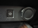12V電源ソケット(蓋付き)を設置しております。周辺機器の充電にご利用頂けます。