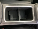 運転席/助手席どちらでも使えるカップホルダーです。