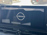【メーカー純正ナビ】インテリアに溶け込むスタイリッシュな「専用設計」メーカーナビを装備♪視認性や操作性など基本性能にも優れ、より上質なカーライフをお楽しみいただけます。