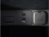 【USB接続】USB接続も可能です。スマートフォンと連動して音楽も再生可能です。