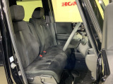 乗降がしやすい運転席。高さが調節できて小柄な方でも運転しやすいポジションをとることができます。