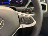 液晶モニターモニターの操作ボタンです。スピードメーターだけでなく車両情報や地図の表示が可能です。