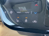 運転席シート&ハンドルヒーター、座面やハンドルを直に温めてくれる寒い時期には役立つ機能です。