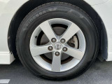 おしゃれは足元から。日産純正のアルミホイールで足元すっきり。タイヤサイズは195/65R15になります