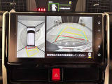 パノラミックビューモニター付きです。車両を上から見たような映像をディスプレイオーディオ画面に表示。運転席からの目視だけでは見にくい、車両周辺の状況をリアルタイムでしっかり確認できます。
