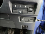 スイッチ一つででスライドドアが開きます。インテリキーにもスイッチが付いてます。