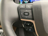 運転中、オーディオの操作をしてて、ハッとしたことはありませんか?ステアリングスイッチは、運転中でもハンドルでオーディオの操作が可能です。安全なドライブをサポートします。
