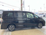 ◆踏み間違い衝突防止アシスト◆駐車場でのペダルの踏み間違いによる急加速を制御!壁やコンビニなどのガラスはもちろん、前進時には歩行者や車両も検知します!