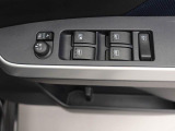 パワーウィンドゥ 運転席ドアスイッチ照明付です。電動格納ミラーも手元でワンモーションで可能です。